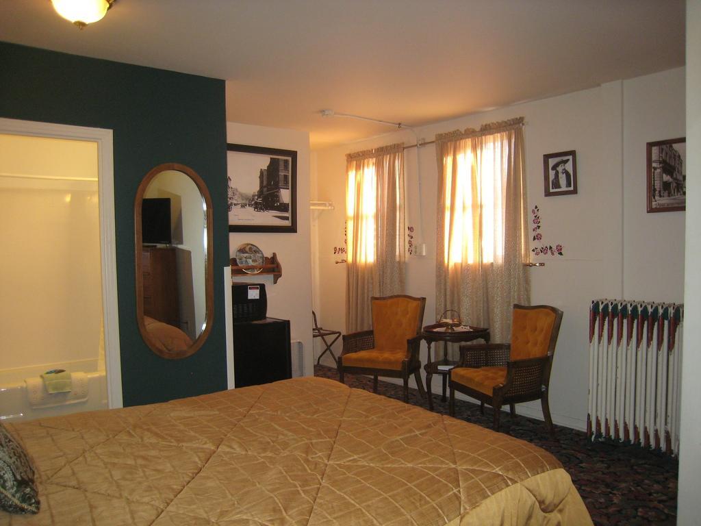 Deadwood Dick'S Hotel Rum bild